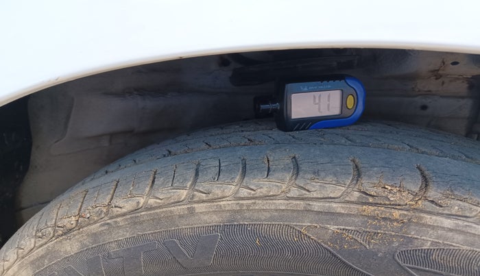 2015 Maruti Ertiga VXI, Petrol, Manual, 1,32,604 km, tyre