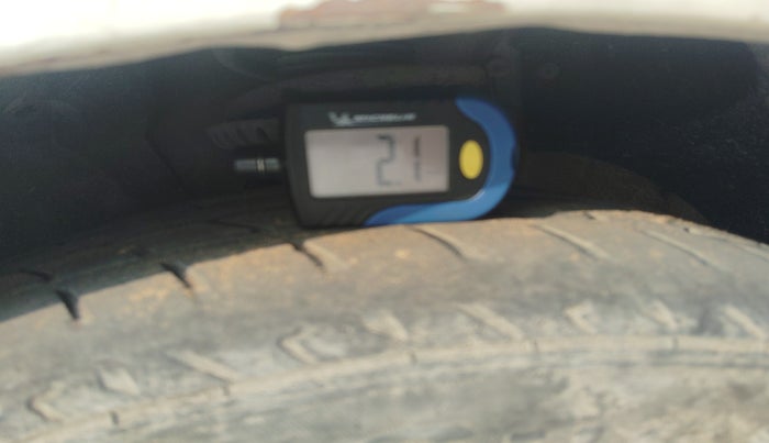 2014 Volkswagen Polo COMFORTLINE 1.5L, Diesel, Manual, 1,51,411 km, tyre