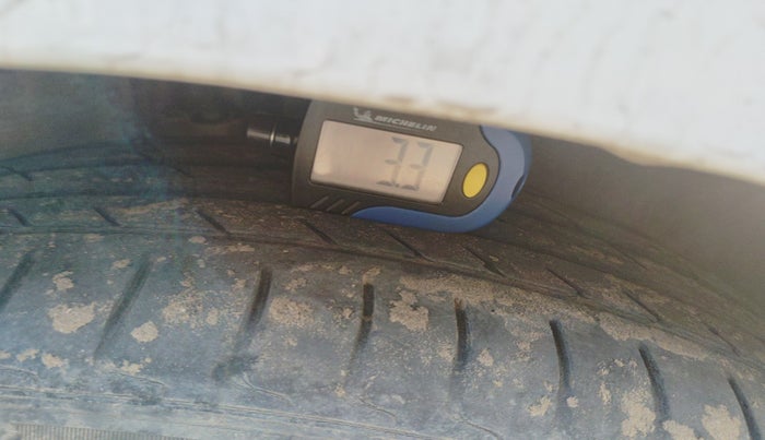 2014 Volkswagen Polo COMFORTLINE 1.5L, Diesel, Manual, 1,51,411 km, tyre