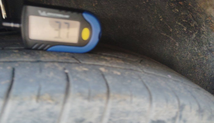 2014 Volkswagen Polo COMFORTLINE 1.5L, Diesel, Manual, 1,51,411 km, tyre