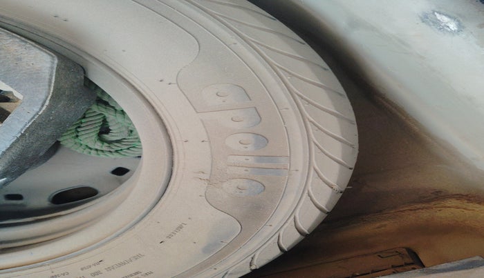 2014 Volkswagen Polo COMFORTLINE 1.5L, Diesel, Manual, 1,51,411 km, tyre