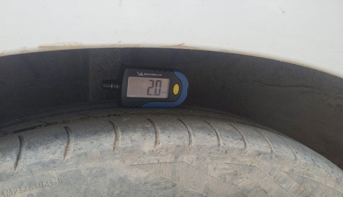 2016 Hyundai Grand i10 SPORTZ 1.2 KAPPA VTVT, CNG, Manual, 1,06,993 km, tyre