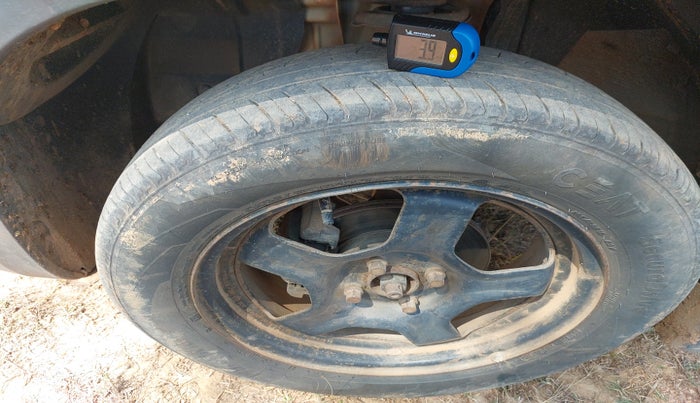 2022 Renault Kiger RXT MT, Petrol, Manual, 1,15,917 km, tyre