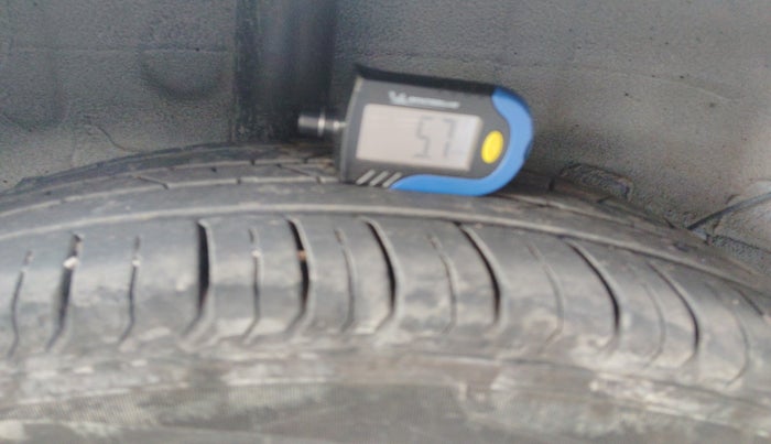 2025 Hyundai NEW I20 ASTA 1.2 MT, Petrol, Manual, 15,428 km, tyre