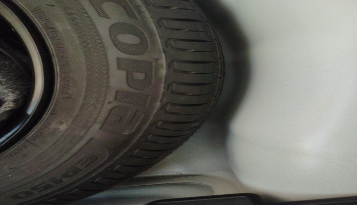 2025 Hyundai NEW I20 ASTA 1.2 MT, Petrol, Manual, 15,428 km, tyre