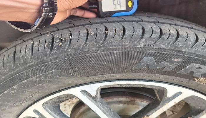 2018 Maruti Swift ZDI, Diesel, Manual, 1,58,947 km, tyre