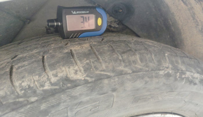 2012 Hyundai i20 SPORTZ 1.2, CNG, Manual, 1,25,347 km, tyre