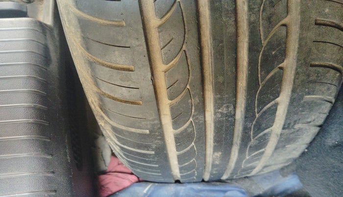 2012 Hyundai i20 SPORTZ 1.2, CNG, Manual, 1,25,347 km, tyre