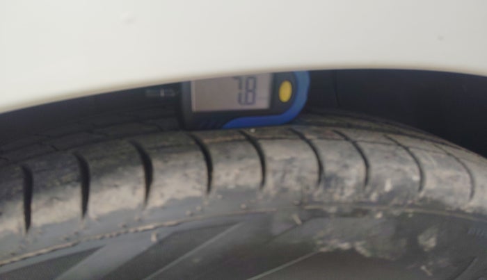 2017 Hyundai Xcent BASE 1.2, CNG, Manual, 1,03,642 km, tyre