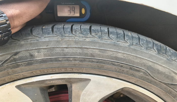 2014 Hyundai Xcent SX 1.2 (O), Petrol, Manual, 1,47,834 km, tyre