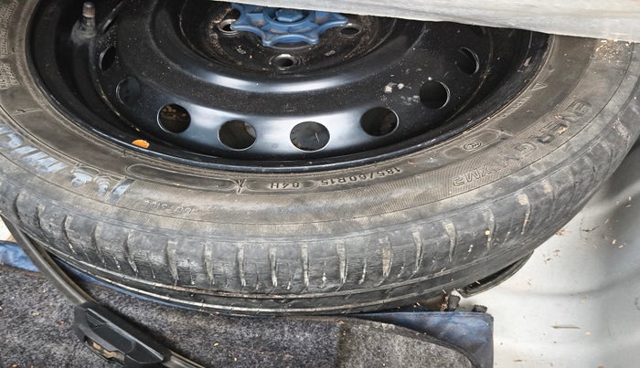 2014 Hyundai Xcent SX 1.2 (O), Petrol, Manual, 1,47,834 km, tyre