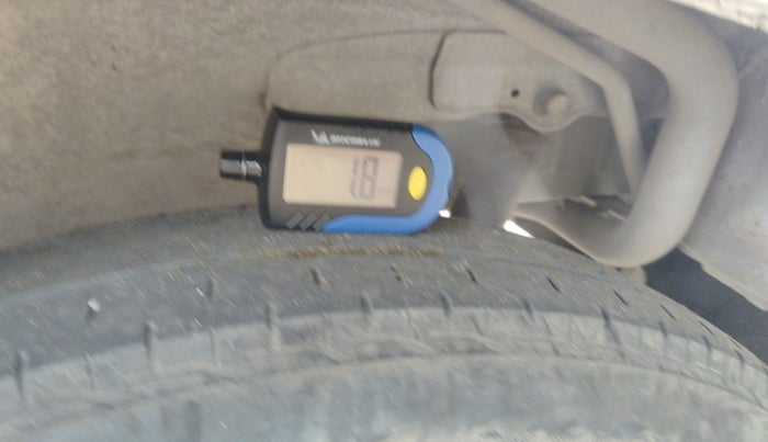 2013 Maruti Wagon R 1.0 LXI CNG, CNG, Manual, 13,625 km, tyre