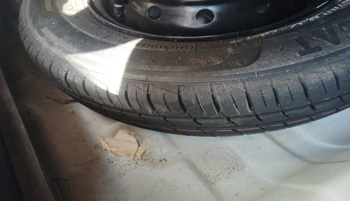 2021 Maruti Alto VXI, Petrol, Manual, 23,589 km, tyre