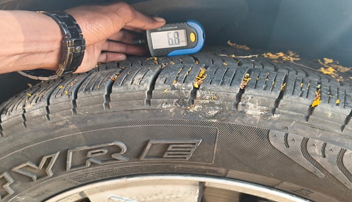 2012 Mahindra XUV500 W8, Diesel, Manual, 1,42,037 km, tyre