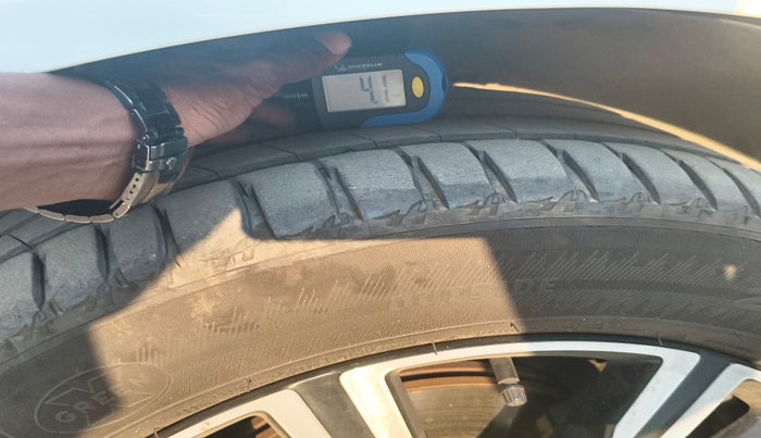 2022 Volvo XC 60 B5 INSCRIPTION, Petrol, Automatic, 36,704 km, tyre