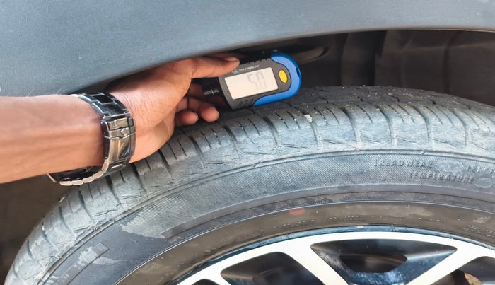 2019 Renault TRIBER RXZ, Petrol, Manual, 31,126 km, tyre