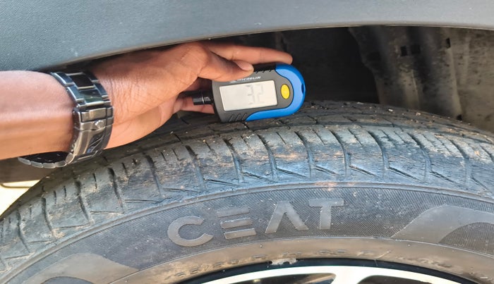 2019 Renault TRIBER RXZ, Petrol, Manual, 31,126 km, tyre