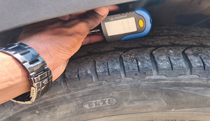 2022 KIA SONET HTX 1.5 AT, Diesel, Automatic, 1,37,692 km, tyre