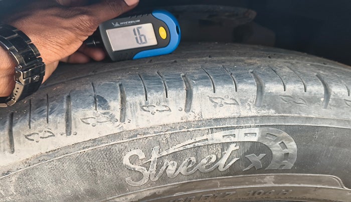 2024 Mahindra XUV700 AX 5 D MT 7 STR, Diesel, Manual, 50,617 km, tyre