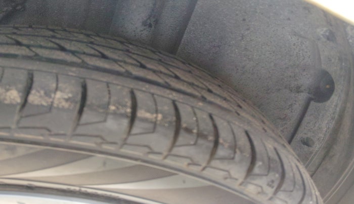 2021 Tata ALTROZ XT PETROL, Petrol, Manual, 83,241 km, tyre