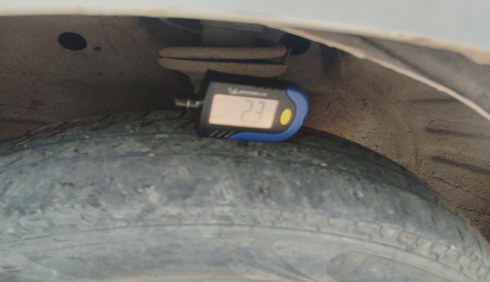 2011 Maruti Wagon R 1.0 LXI CNG, CNG, Manual, 1,23,899 km, tyre