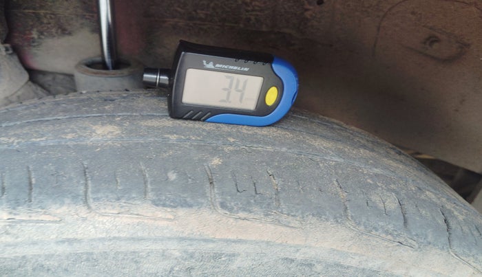 2013 Chevrolet Beat LT PETROL, CNG, Manual, 1,18,422 km, tyre