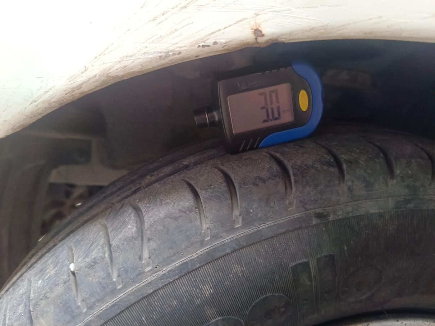2012 Hyundai i10 SPORTZ 1.2, Petrol, Manual, 69,616 km, tyre