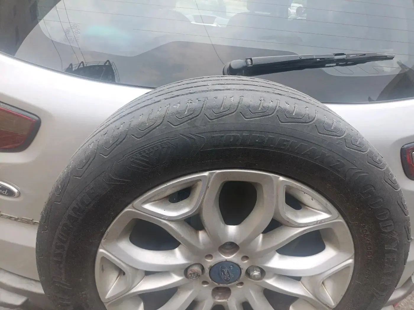 2016 Ford Ecosport TITANIUM 1.5L PETROL, CNG, Manual, 99,076 km, tyre
