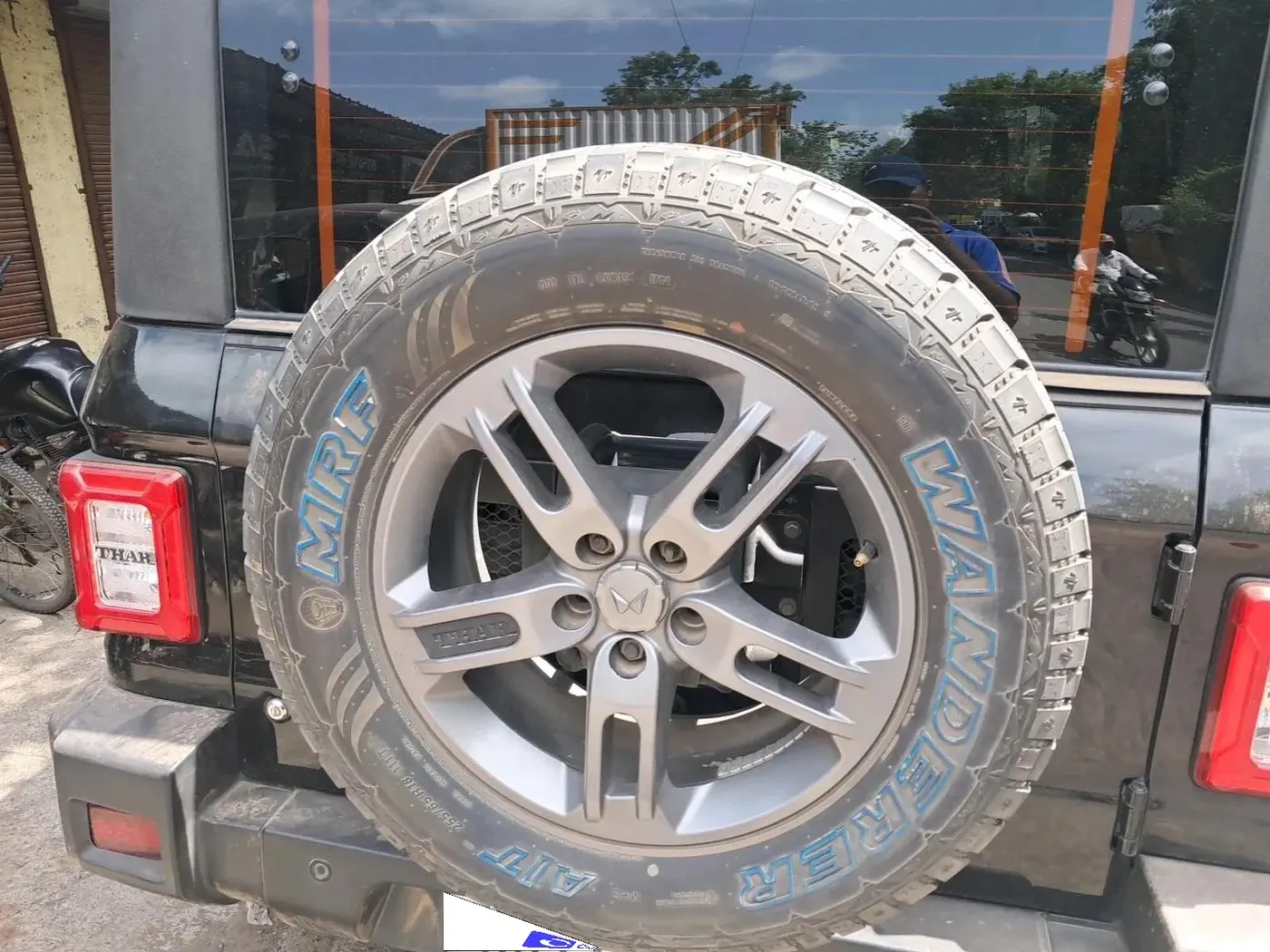 2024 Mahindra Thar LX D HT 2WD MT, Diesel, Manual, 41,466 km, tyre