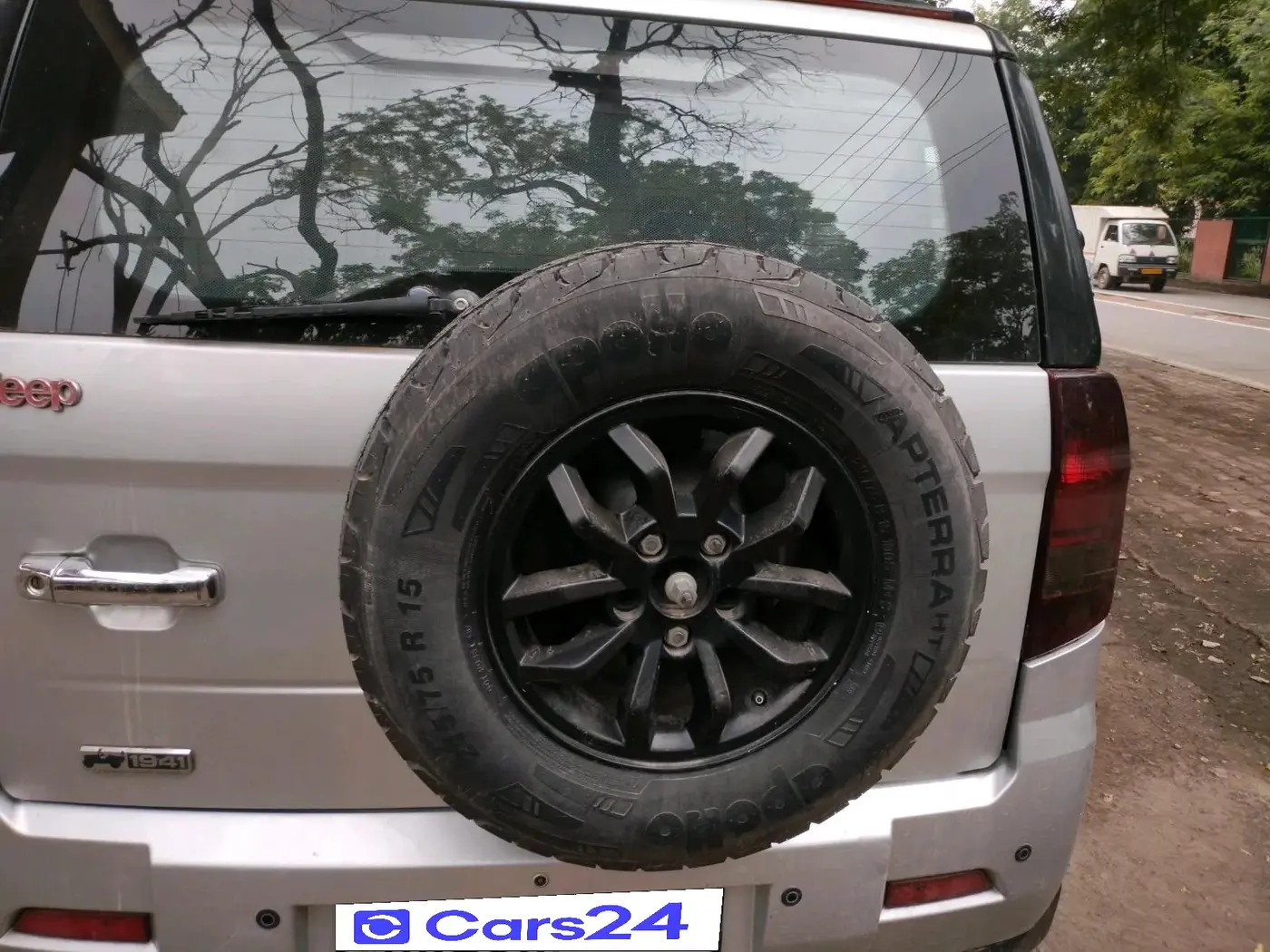 2017 Mahindra TUV300 T8, Diesel, Manual, 90,565 km, tyre