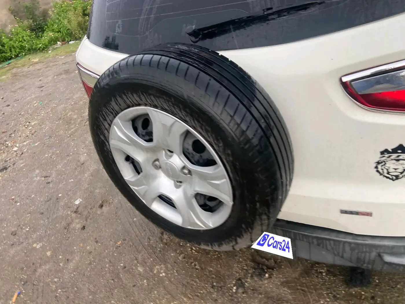 2015 Ford Ecosport TREND 1.5L DIESEL, Diesel, Manual, 1,65,732 km, tyre