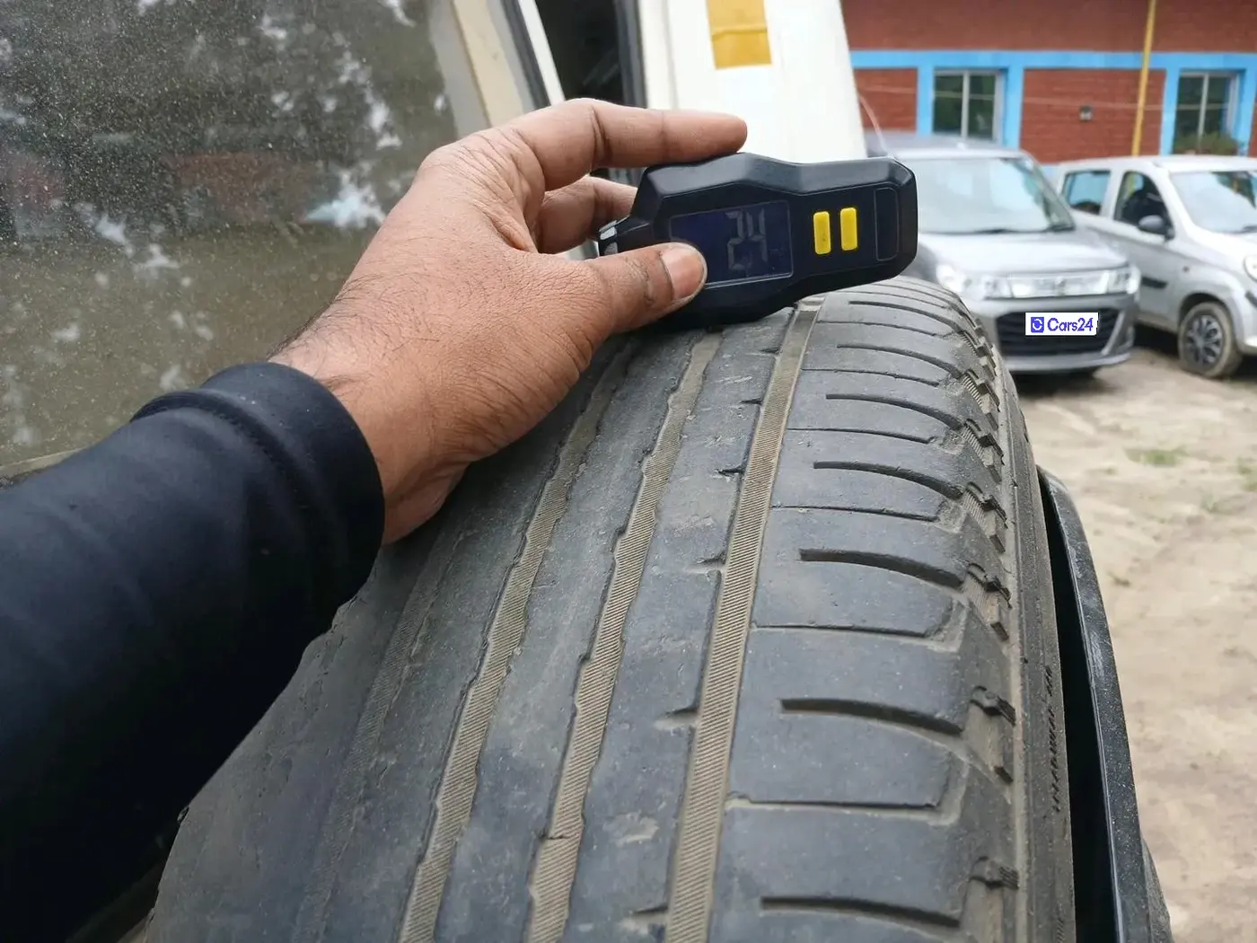 2013 Mahindra Bolero SLX BS-III, Diesel, Manual, 3,11,098 km, tyre
