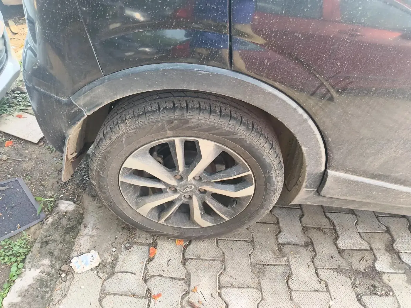 2020 Mahindra XUV300 W8 (O) 1.2 PETROL, Petrol, Manual, 88,455 km, tyre