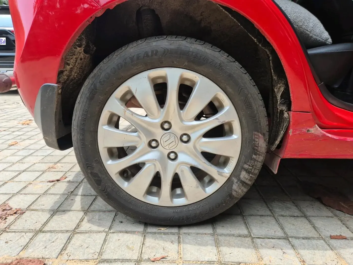 2017 Maruti Baleno ZETA CVT PETROL 1.2, Petrol, Automatic, 1,23,245 km, tyre