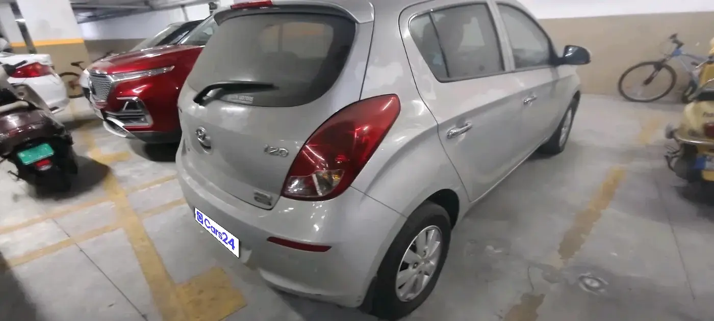 2012 Hyundai i20 ASTA 1.4 CRDI, Diesel, Manual, 75,000 km, tyre
