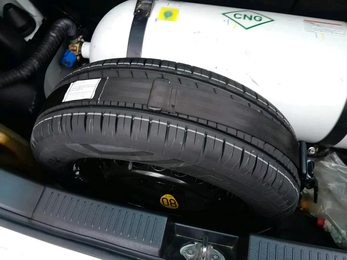 2025 Toyota Glanza G E-CNG, CNG, Manual, 19,564 km, tyre