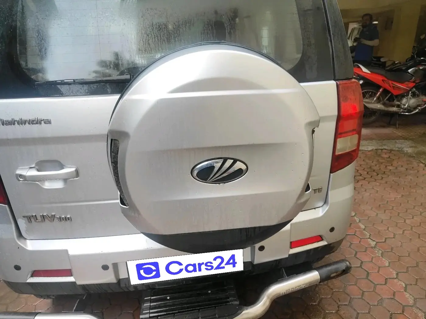 2017 Mahindra TUV300 T8, Diesel, Manual, 1,27,751 km, tyre