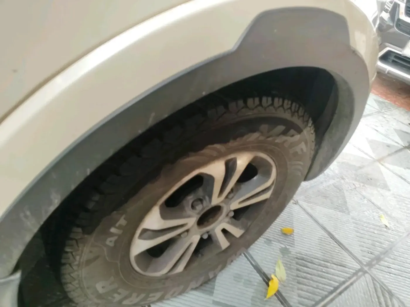 2018 Tata Hexa XMA 4X2 7 STR, Diesel, Automatic, 60,396 km, tyre