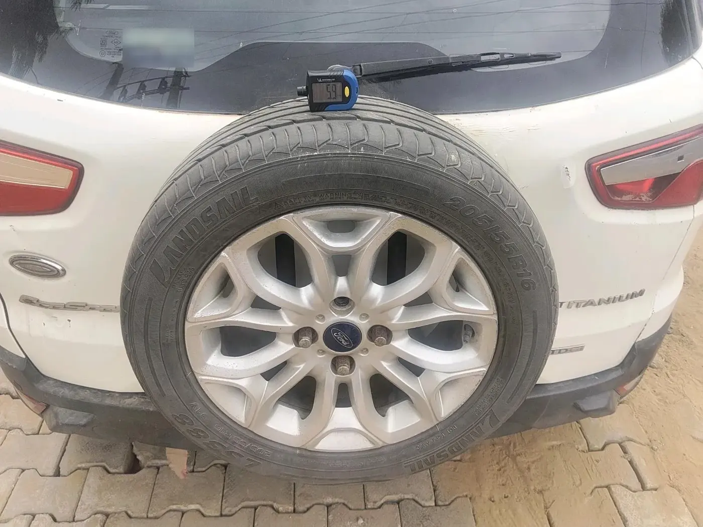 2014 Ford Ecosport TITANIUM 1.5L DIESEL, Diesel, Manual, 1,68,506 km, tyre