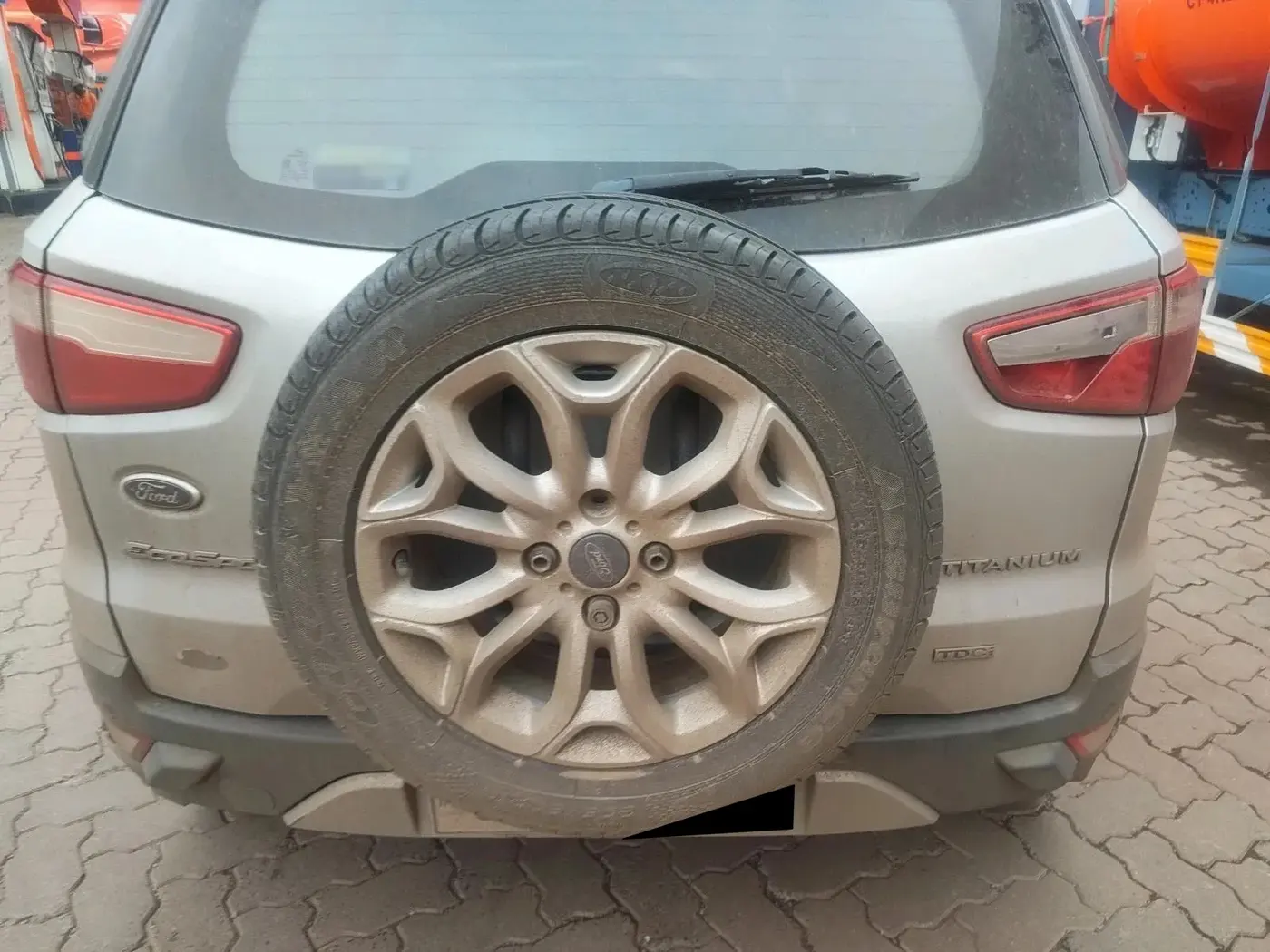 2014 Ford Ecosport TITANIUM 1.5L DIESEL, Diesel, Manual, 2,67,960 km, tyre