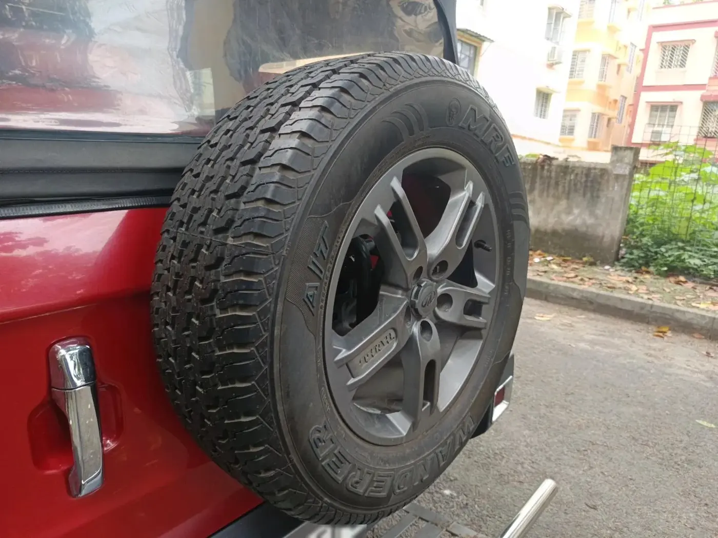 2021 Mahindra Thar LX  P 4WD AT CONVERTIBLE, Petrol, Automatic, 61,843 km, tyre