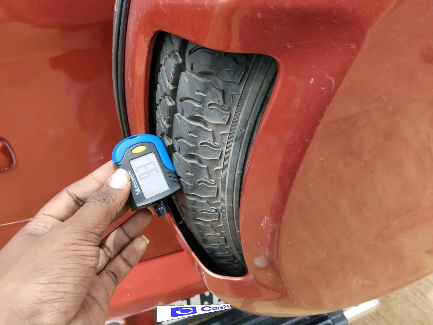 2016 Mahindra TUV300 T8, Diesel, Manual, 1,30,658 km, tyre