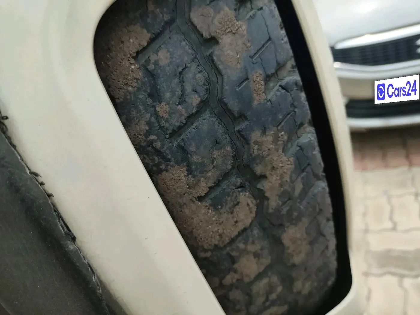 2015 Mahindra TUV300 T8, Diesel, Manual, 1,22,075 km, tyre