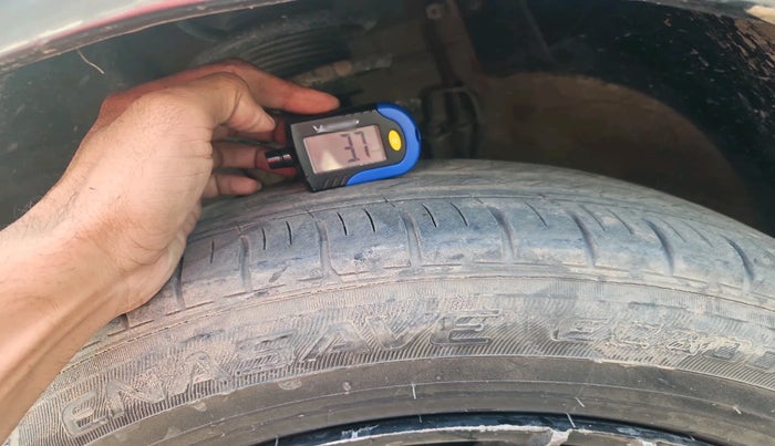 2014 Volkswagen Polo HIGHLINE1.5L, Diesel, Manual, 1,15,520 km, tyre