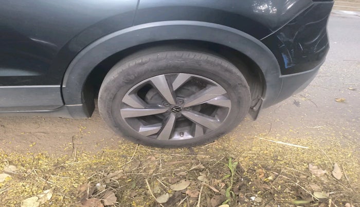 2022 Volkswagen TAIGUN TOPLINE 1.0 TSI MT, Petrol, Manual, 42,865 km, tyre