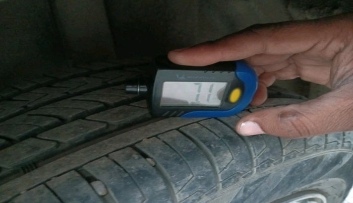 2011 Maruti Swift VXI, Petrol, Manual, 1,09,957 km, tyre