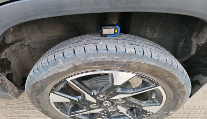 2022 Tata PUNCH CREATIVE  MT, Petrol, Manual, 45,609 km, tyre