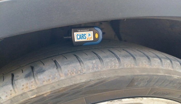 2012 BMW X1 sDrive20d, Diesel, Automatic, 1,61,764 km, tyre