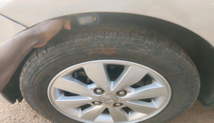 2016 Hyundai Xcent SX 1.2, Petrol, Manual, 1,10,457 km, tyre