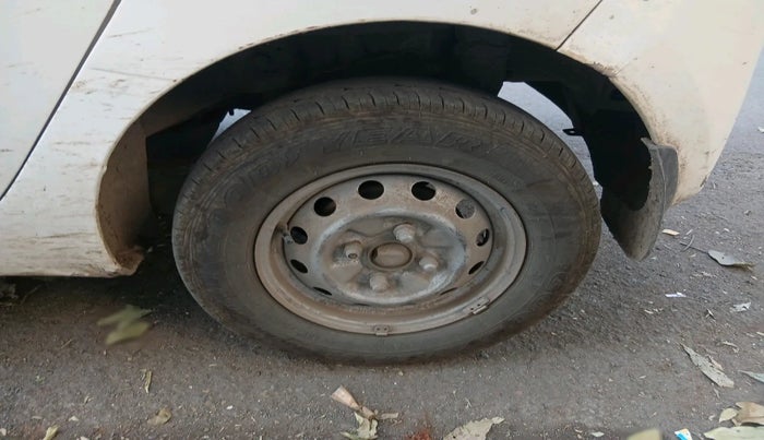 2013 Hyundai Eon ERA +, Petrol, Manual, 71,647 km, tyre